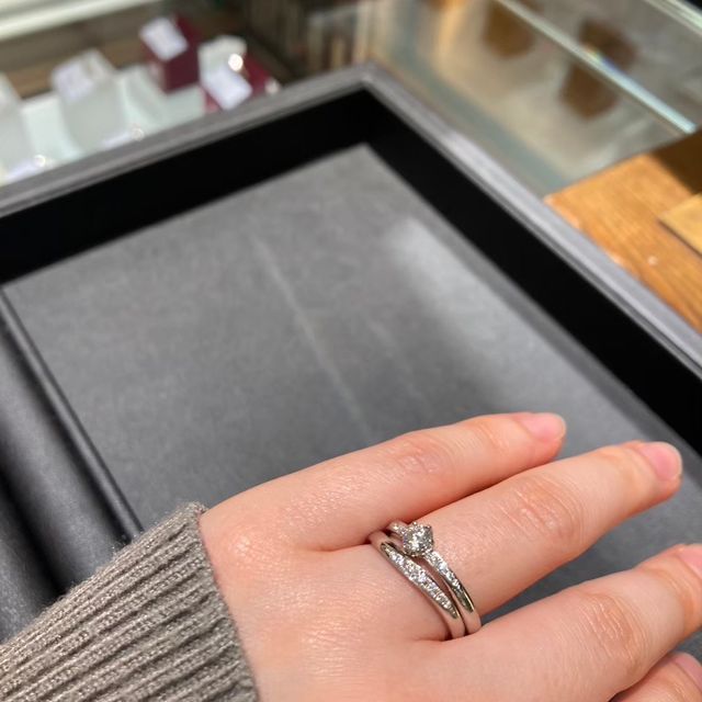 【モニッケンダム(MONNICKENDAM)の口コミ】 三代カッターズブランドなだけあり、輝きが美しいと思いました。シンプル…