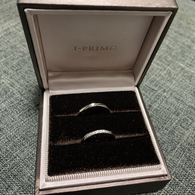 【アイプリモ(I-PRIMO)の口コミ】 指輪のデザインはシンプルだけど、少し華やかさもあるものが良いなと思っ…