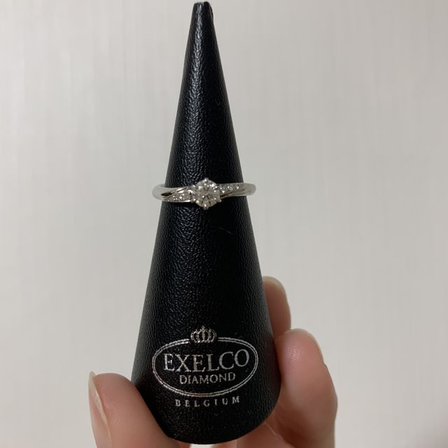 【エクセルコダイヤモンド(EXELCO DIAMOND)の口コミ】 シンプルなデザイン、ながらキラキラとした素敵な輝きで、とてもお気に入…