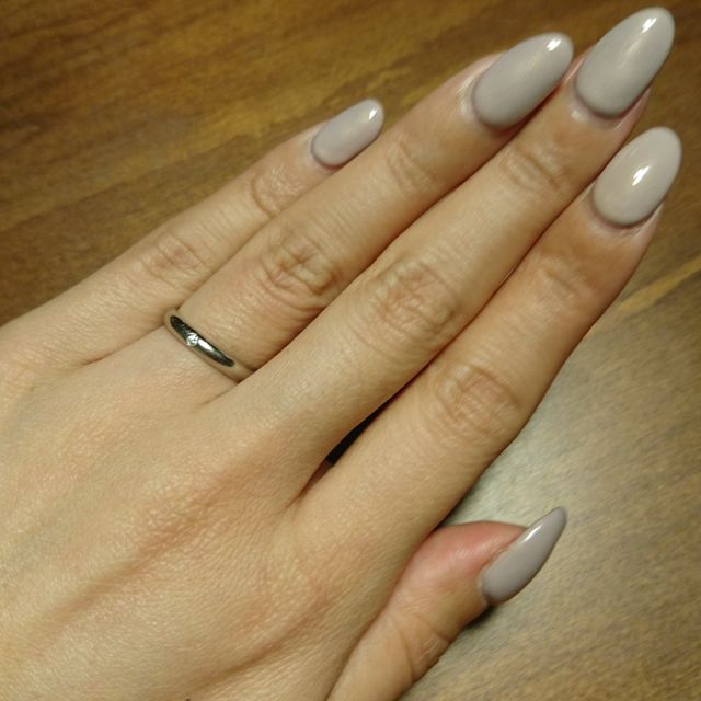 【カルティエ(Cartier)の口コミ】 主人がCartierが大好きで、婚約指輪、結婚指輪共にCartierでした。
婚約指…