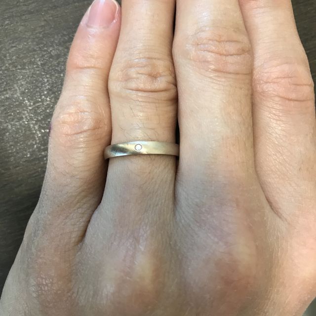 【BRILLIANCE+(ブリリアンスプラス)の口コミ】 シャンパンゴールドの色味が素敵だったこと、艶消しのデザインが良かった…