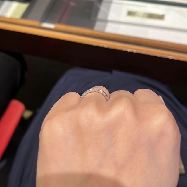 【銀座ダイヤモンドシライシの口コミ】 ストレートタイプが好みだけど、ダイヤモンドは流れているものを希望して…