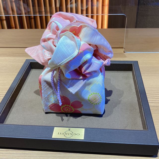 【萬時(Manji)の口コミ】 指輪のシンプルだけれど個性的なデザインに惹かれました。価格は安くはな…