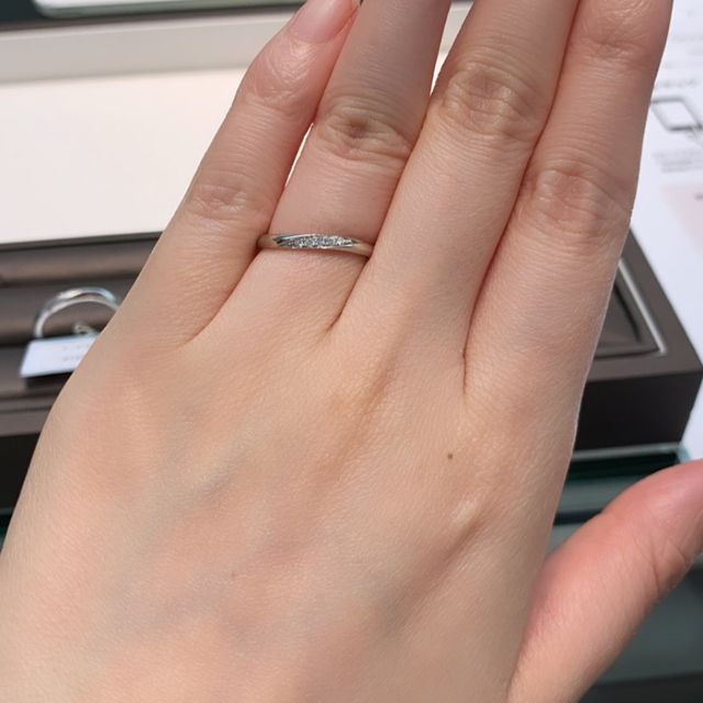 【アイプリモ(I-PRIMO)の口コミ】 指輪の決め手は、デザインが可愛かったからです。
ダイヤモンドが派手では…