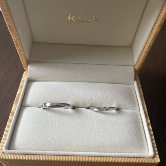 【ケイウノ ブライダル(K.UNO BRIDAL)の口コミ】 少しウェーブのかかったシンプルもので、かつ人と被りにくいようなデザイ…