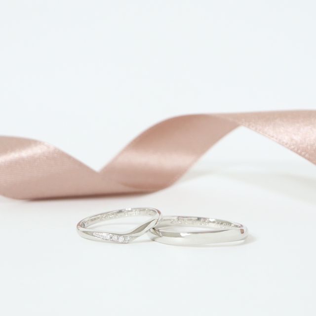 【LEGAN(レガン)の口コミ】 デザインとセミオーダーができるとのことでこれに決めました。
中のダイヤ…