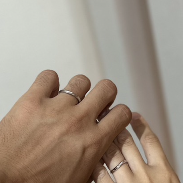 【銀座ダイヤモンドシライシの口コミ】 ウェーブがかかっていても派手すぎずかわいいデザインがよかった所、ダイ…