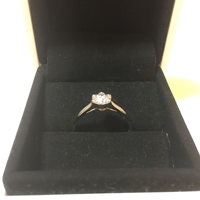 【FOREVERMARK(フォーエバーマーク)の口コミ】 シンプルで結婚指輪との相性も良いと思ったので購入に至りました。フォエ…