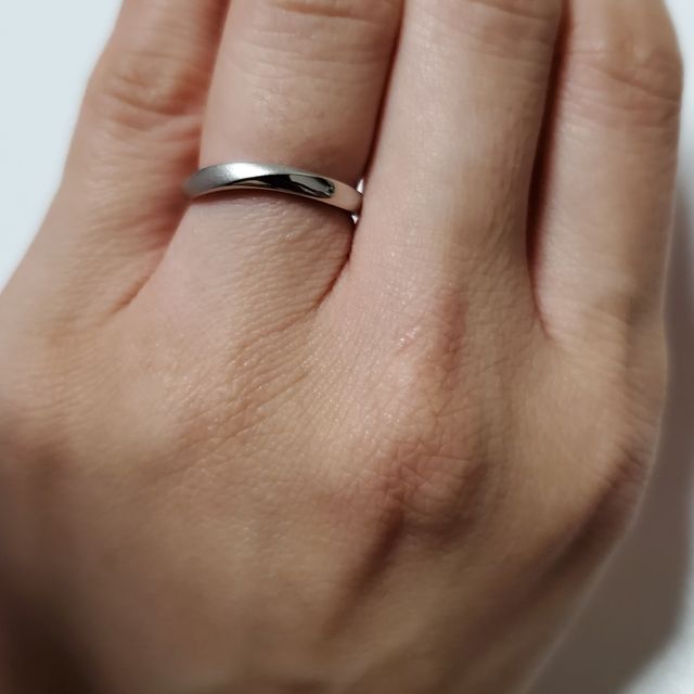 【4℃ BRIDAL(ヨンドシーブライダル)の口コミ】 他のお店も何店舗か見て回りましたが、決め手は、価格というよりもデザイ…