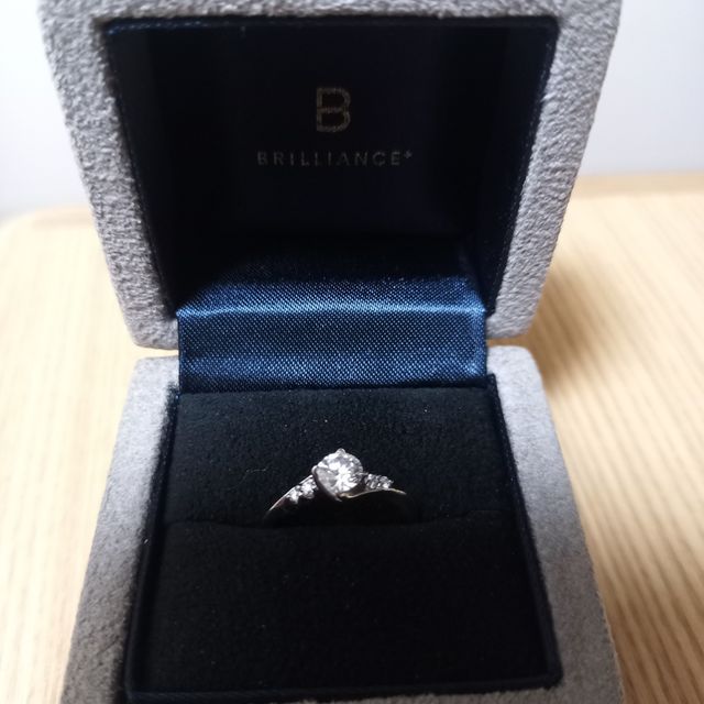 【BRILLIANCE+(ブリリアンスプラス)の口コミ】 ダイヤモンドを先に購入してプロポーズをした後に、自分が購入したダイヤ…