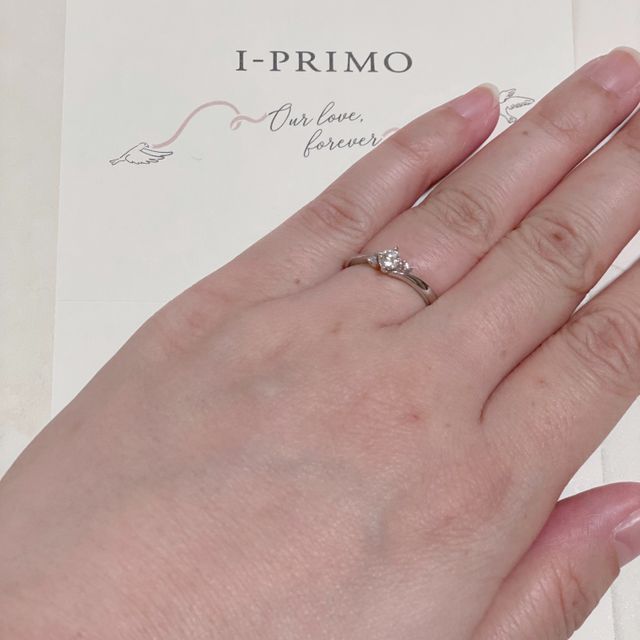 【アイプリモ(I-PRIMO)の口コミ】 婚約指輪ですが、個人的にダイヤが付いている物が憧れだったので理想的な…