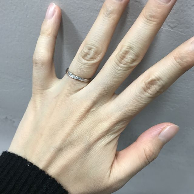 【4℃ BRIDAL(ヨンドシーブライダル)の口コミ】 ヨンドシーに憧れがあり、ストレートのラインでシンプルなデザインと考え…