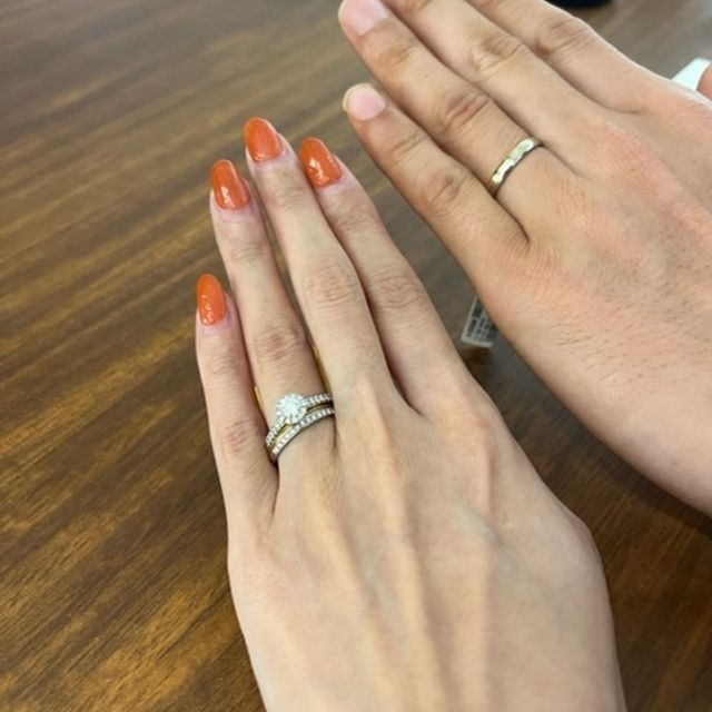 【4℃ BRIDAL(ヨンドシーブライダル)の口コミ】 ゴージャスで高級感のあるデザインを探しており、
かつコストパフォーマン…