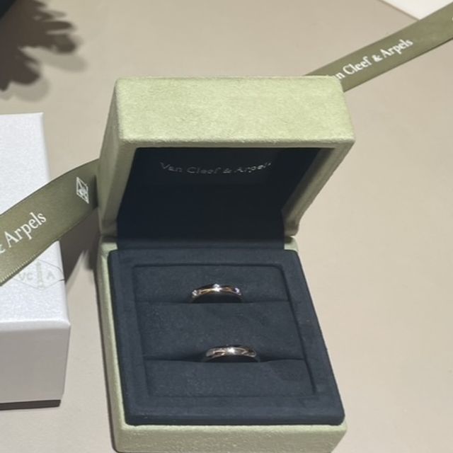 【ヴァン クリーフ＆アーペル(Van Cleef & Arpels)の口コミ】 ピンクゴールドの指輪を探していました。その中でこの指輪に出会い、デザ…