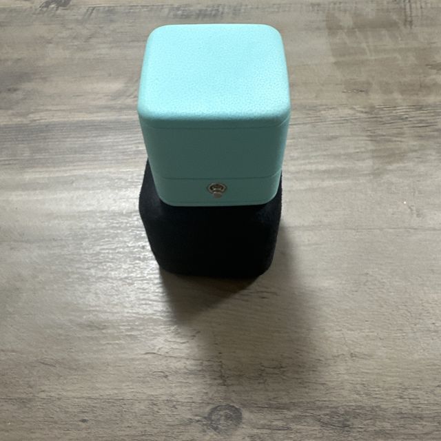 【ティファニー(Tiffany & Co.)の口コミ】 この指輪は、輝く美しさと妻が心から喜ぶデザインに心惹かれて選びました…