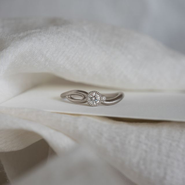 【Cayof(カヨフ)の口コミ】 普通の指輪は嫌だったので少し個性的でこだわりをいれたデザインを探して…