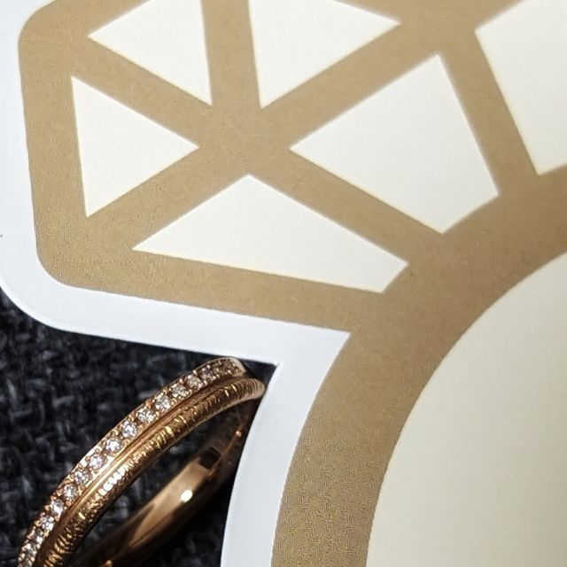 【YUKA HOJO(ユカホウジョウ)の口コミ】 落ち着いたデザインのエタニティリングを探していて、理想にピッタリと当…