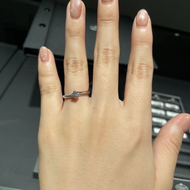 【エクセルコダイヤモンド(EXELCO DIAMOND)の口コミ】 デザインがオシャレで程よく豪華。広告にもメインで出ていた商品で、人気…