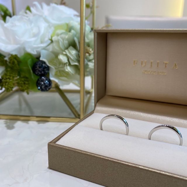 【Bridal Jewelry Fujita(ブライダルジュエリーフジタ)の口コミ】 指輪は、指の関節がある分、ウェーブがあるようなデザインを選びました。…