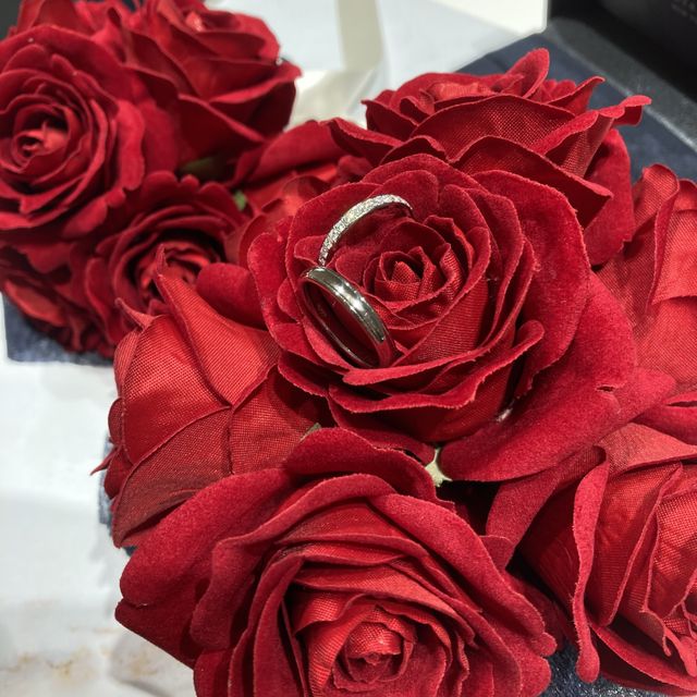 【ラザール ダイヤモンド(LAZARE DIAMOND)の口コミ】 複数の指輪を拝見して、一番気に入りました。他のショップと同価格帯で比…