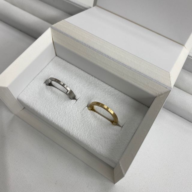 【shihara(シハラ)の口コミ】 指輪のデザインは上から見るとダイヤが見えるさりげなくラグジュアリーな…