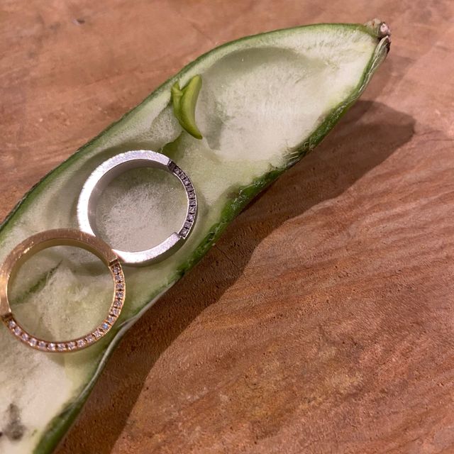 【shihara(シハラ)の口コミ】 指輪のデザインは上から見るとダイヤが見えるさりげなくラグジュアリーな…