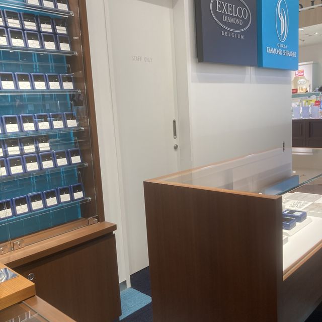 【銀座ダイヤモンドシライシの口コミ】 シンプルなデザインのものを希望しており希望通りのデザインである。ダイ…