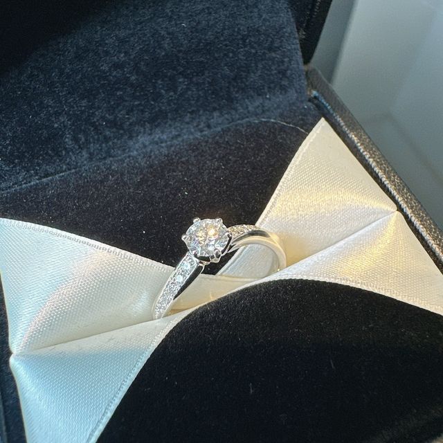 【エクセルコダイヤモンド(EXELCO DIAMOND)の口コミ】 手の形的にウェーブが似合うとスタッフの方にご提案して頂き、実際付けて…