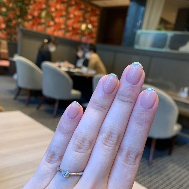 【ラザール ダイヤモンド(LAZARE DIAMOND)の口コミ】 王道シンプルな立て爪だったこと。日常使いしやすい、嫌味ではない石のサ…