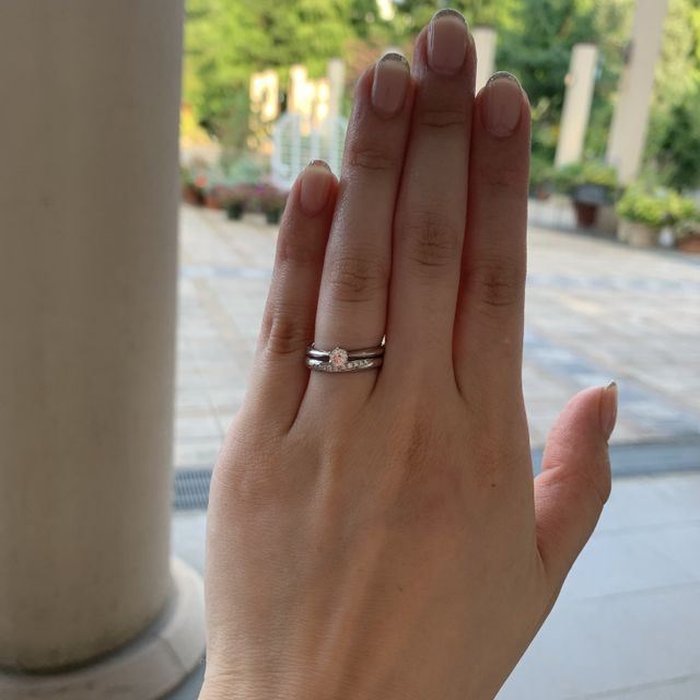 【ラザール ダイヤモンド(LAZARE DIAMOND)の口コミ】 指輪のデザインに惹かれました。小さいダイヤが並ぶ様子が美しく、普段使…