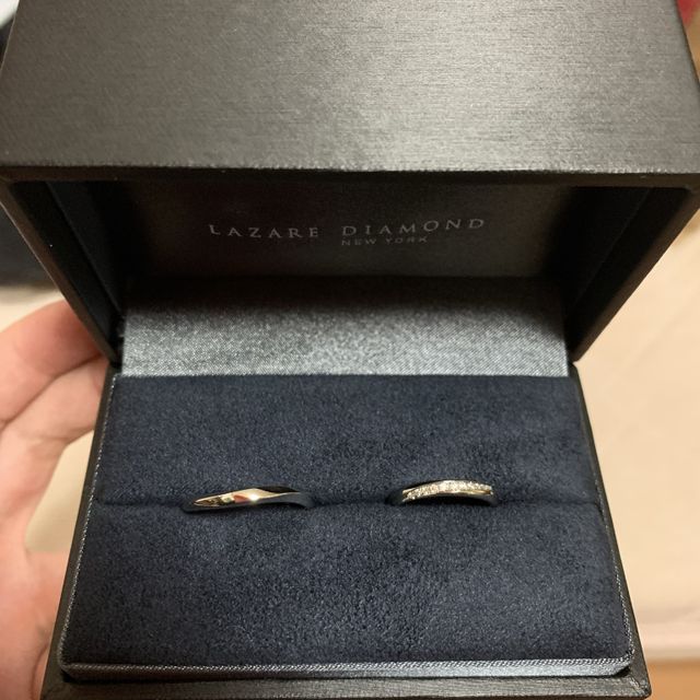 【ラザール ダイヤモンド(LAZARE DIAMOND)の口コミ】 指輪のデザインに惹かれました。小さいダイヤが並ぶ様子が美しく、普段使…