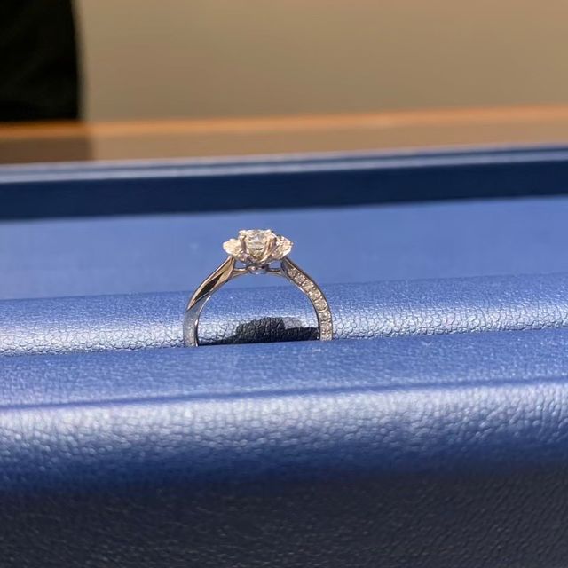 【銀座ダイヤモンドシライシの口コミ】 フェアのときに来店したため、質の良いダイヤモンドが安価で求められたの…