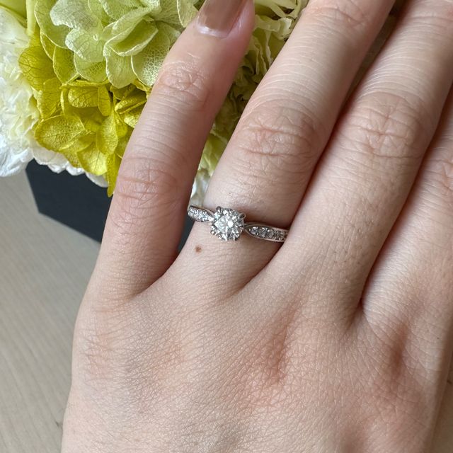 【KYRAH(キイラ)の口コミ】 デザイン / ダイヤの輝き(品質) / 価格

ダイヤのエンゲージリングは価格…