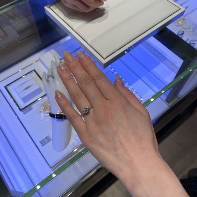 【シャネル(CHANEL)の口コミ】 CHANELのカメリア、とっても可愛いかったです。大人の可愛さ、という感じ…