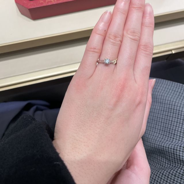 【カルティエ(Cartier)の口コミ】 ・試着したのは1895です。このデザインが最もダイヤモンドが輝くため、一…