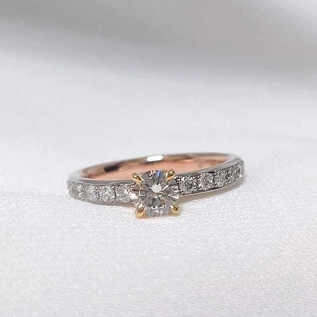 【ケイウノ ブライダル(K.UNO BRIDAL)の口コミ】 両家の母から譲り受けた指輪を活用し、オーダーで作っていただきました。
…