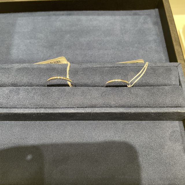 【4℃ BRIDAL(ヨンドシーブライダル)の口コミ】 細身で華奢なデザインのものを求めていたので、男女共に細身のデザインが…