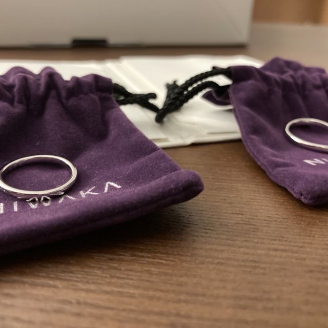 【俄(にわか)の口コミ】 仕事中も着用できるシンプルなデザインのものを探していました。インスタ…