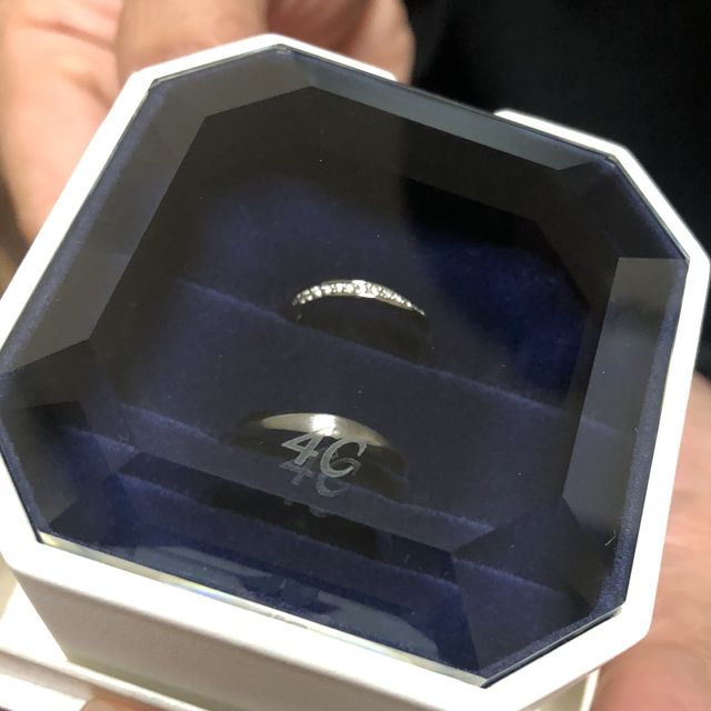【4℃ BRIDAL(ヨンドシーブライダル)の口コミ】 婚約指輪と同じラインにしたく、アクアリリーにしました！彼が婚約指輪を…