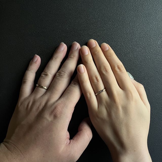 【ichi(イチ)の口コミ】 ・プラチナとゴールドのコンビ
・捻り
・槌目
このデザインで他の店では何…