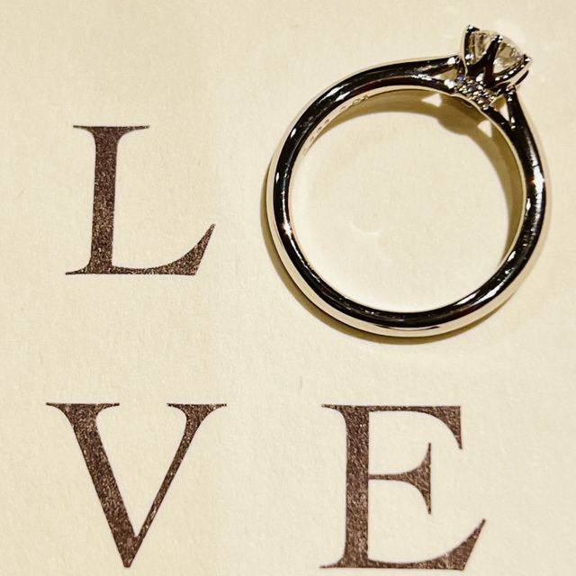 【アイプリモ(I-PRIMO)の口コミ】 デザイン重視！！
人と被らなそうで、小さいダイヤがさり気なくて可愛かっ…