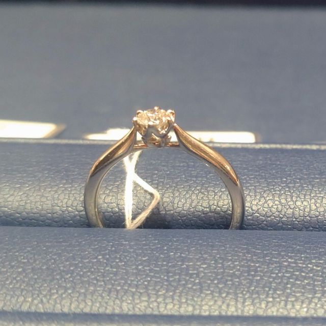 【銀座ダイヤモンドシライシの口コミ】 デザインがシンプルかつ、サイドから見たときにも美しい形であることが一…