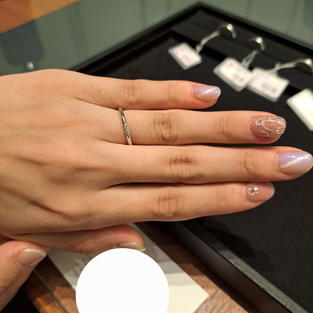 【ティファニー(Tiffany & Co.)の口コミ】 ダイヤモンドが3つあしらわれたリングです。素材はPt950。ダイヤモンドが…