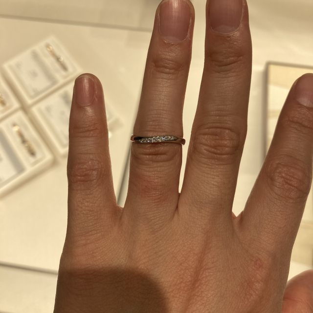 【俄(にわか)の口コミ】 オーソドックスなデザインの指輪を探しており、ダイヤが少し入っていて、S…