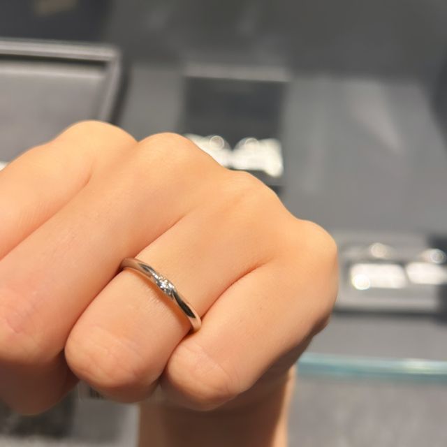 【ラザール ダイヤモンド(LAZARE DIAMOND)の口コミ】 洗練されたデザイン、大人っぽい雰囲気のデザインがおすすめです。シンプ…