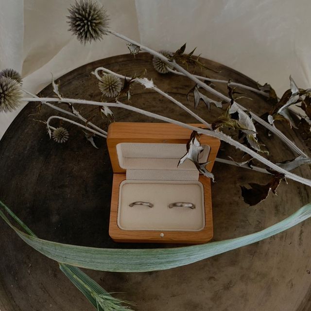 【atelier ST, CAT(アトリエ エスティーキャット)の口コミ】 シンプルかつ、カジュアルな指輪が良かった。
結婚指輪という少し重い感覚…