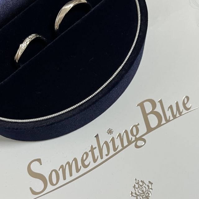 【Something Blue(サムシングブルー)の口コミ】 ・細すぎず太すぎず、お互いの指に合う幅
・同じブランドの指輪
・まっす…