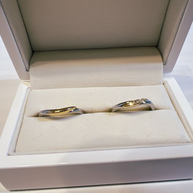 【IDEAL Plus fort(アイデアルプリュフォール)の口コミ】 元々結婚指輪しか買う予定はなかったですが、セット購入割があり、婚約指…