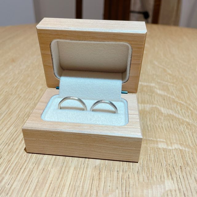 【uchimari(ウチマリ)の口コミ】 手書きの刻印ができて、表面にツヤが無い素材を選びました。
また、2人で…