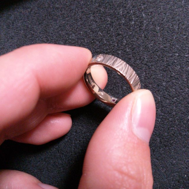 【ミルフローラ(Milluflora)の口コミ】 一生身に付けていく大切な指輪なので、
飽きがこないようにすることと
自…